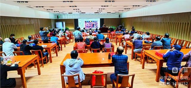 河南安阳社区大学公益摄影班在市图书馆文化大讲堂正式开班