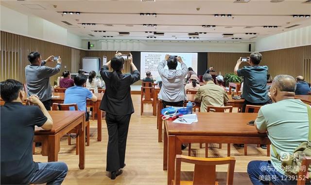 河南安阳社区大学公益摄影班在市图书馆文化大讲堂正式开班
