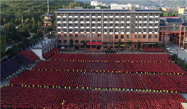 功夫冠军基地，影视明星摇篮——登封市少林小龙武术学校