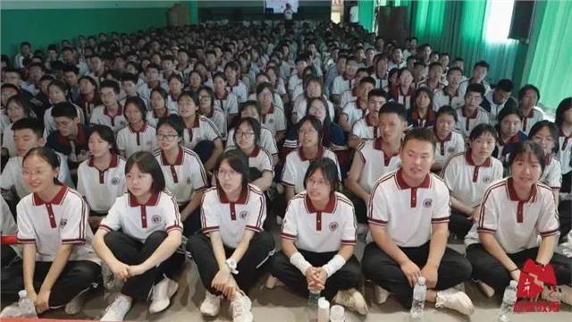 踏领袖之路，延红色精神——河南林州世纪学校高一年级红旗渠研学实践活动