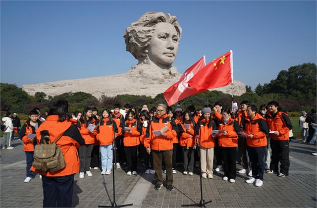 “同升一面旗、同唱一首歌——新香港好少年伟人故里湖南行”爱国爱港主题教育活动在湖南举行