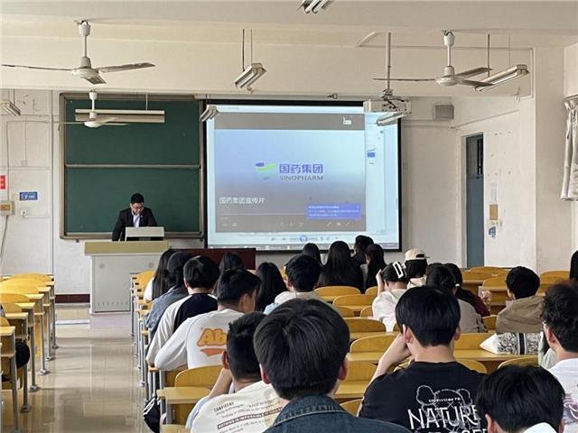 安阳工学院商学院举办2024届毕业生专场招聘会