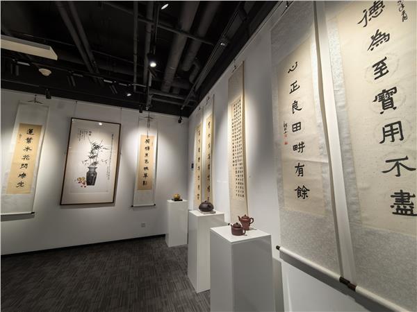 “刀舞金砂”宜兴紫砂陶刻家魏敏作品展深圳登场