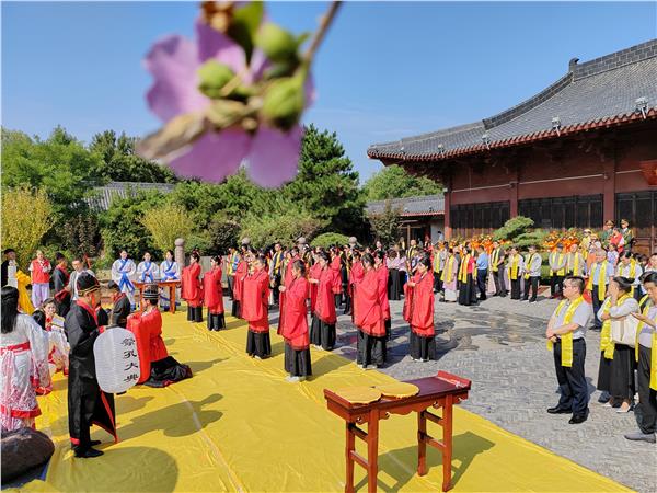 甲辰年 癸酉月 乙未日，潍坊好德国学院祭孔大典圆满礼成