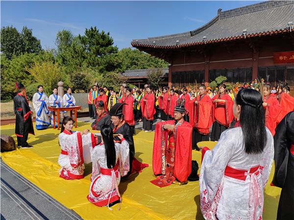 甲辰年 癸酉月 乙未日，潍坊好德国学院祭孔大典圆满礼成