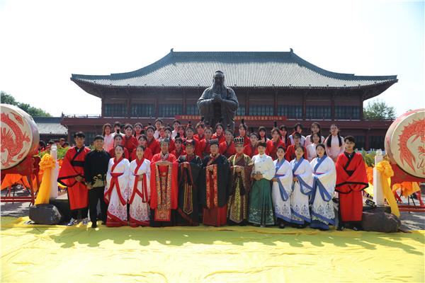 甲辰年 癸酉月 乙未日，潍坊好德国学院祭孔大典圆满礼成