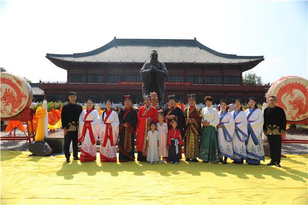 甲辰年 癸酉月 乙未日，潍坊好德国学院祭孔大典圆满礼成