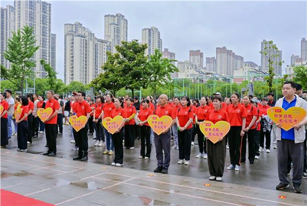 图片5.JPG “助梦启航”爱心送考志愿服务启动仪式在蚌埠新城实验学校举行