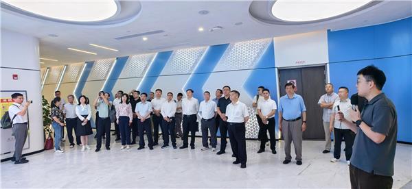 图片14.JPG 喀什绿色能源基地项目专题研讨会在佛山召开 政企产学研共绘南疆新能源发展蓝图