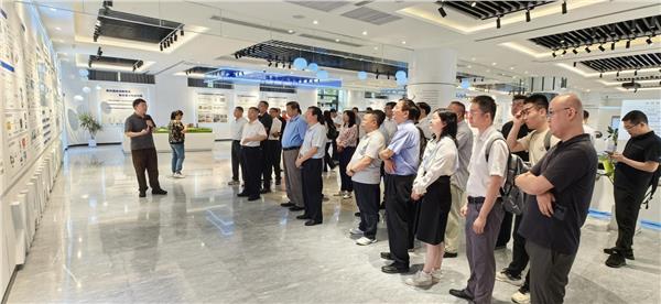 图片15.JPG 喀什绿色能源基地项目专题研讨会在佛山召开 政企产学研共绘南疆新能源发展蓝图