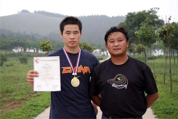 _IBK__IBK_3.JPG 草根出身的世界冠军教练兼中国国际新闻杂志社、精忠报国杂志社中华散打传播院院长刘兵传奇