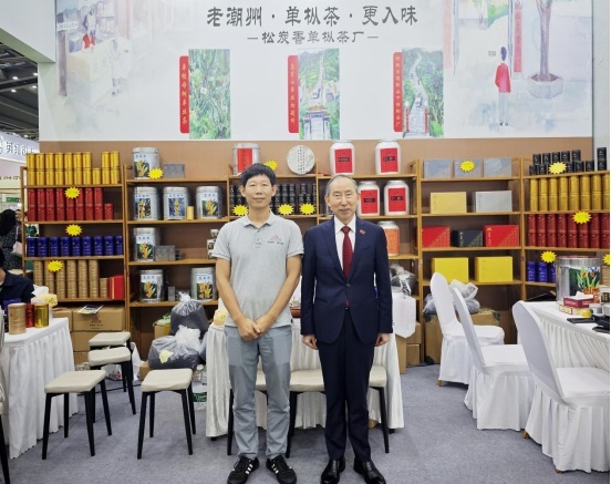 _IBK_3.JPG 龙宇翔出席“中茶杯”第十五届国际鼎承茶王赛(春季赛)颁奖典礼