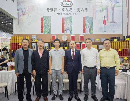 _IBK_4.JPG 龙宇翔出席“中茶杯”第十五届国际鼎承茶王赛(春季赛)颁奖典礼