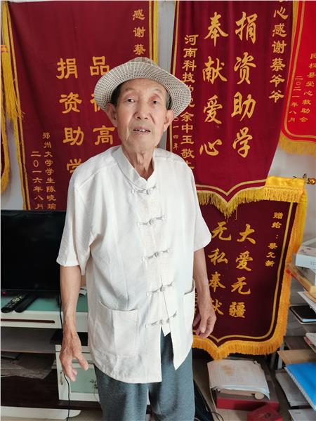 _IBK_2.JPG 六秩党徽映初心 毕生薪火照寒门——记老党员蔡允新的赤子长歌