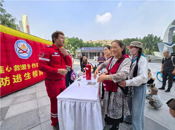 图片8.JPG 中华慈善日,久久做好事——北京通州万达广场系列公益活动温暖举行