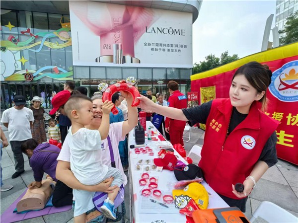 图片12.JPG 中华慈善日,久久做好事——北京通州万达广场系列公益活动温暖举行