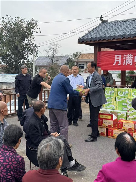 图片4.JPG 情系桑梓 爱暖重阳——安阳市智贤企业咨询公司重阳节慰问马军池村老人侧记