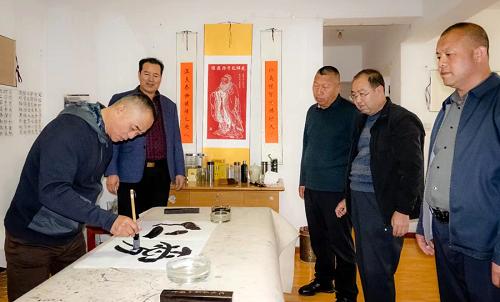 _IBK_3.jpg 中国国际美术家协会副主席、中国国际书法家协会副主席尚甘雨简介——用环保理念书画山水之美