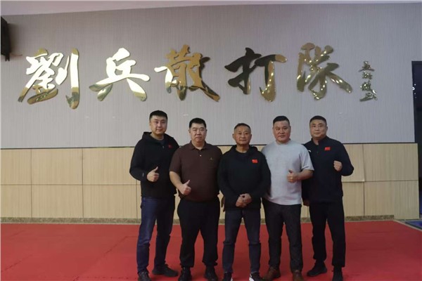 _IBK_1.jpg 中国散打王柳海龙、高磊一行到刘兵武术散打培训中心共商“精忠报国杯”中华散打赛事活动