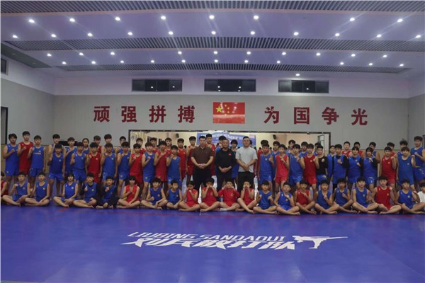 _IBK_3.jpg 中国散打王柳海龙、高磊一行到刘兵武术散打培训中心共商“精忠报国杯”中华散打赛事活动