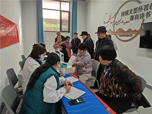 _IBK_图片3.png 安阳民建八支部开展“服务为民”义诊活动