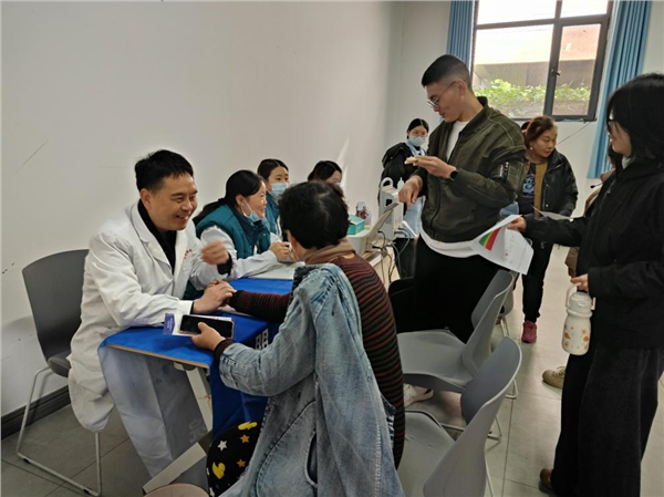 _IBK_图片1.png 安阳民建八支部开展“服务为民”义诊活动