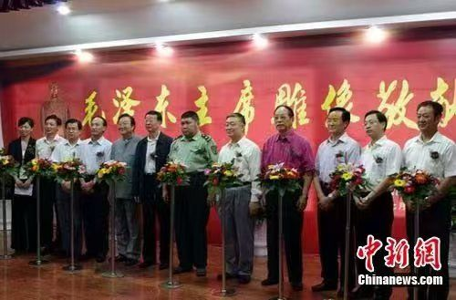 _IBK_图片2.png 全球(纽约)收藏家名誉会长、中国国际新闻杂志社专家委员会副主席、中国神牛集团总裁张书菡阐述红木文化艺术