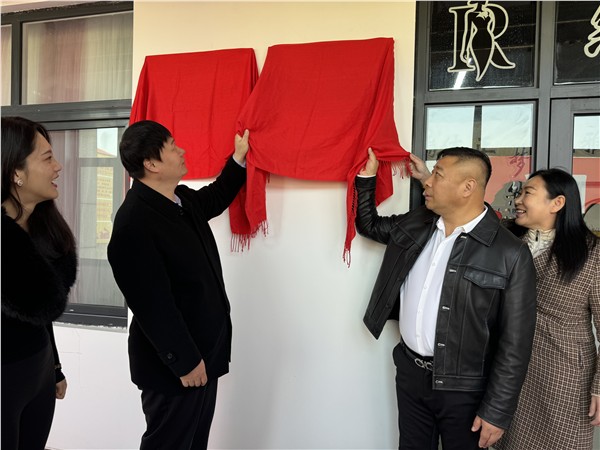 _IBK_1.jpg 然然模特艺术馆隆重开业 双基地授牌共助发展