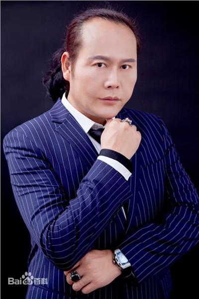 _IBK__IBK__IBK_微信图片_2025-12-02_215150_645.jpg 中国国际新闻杂志社影视传播院执行院长、执行导演何伟铭简介