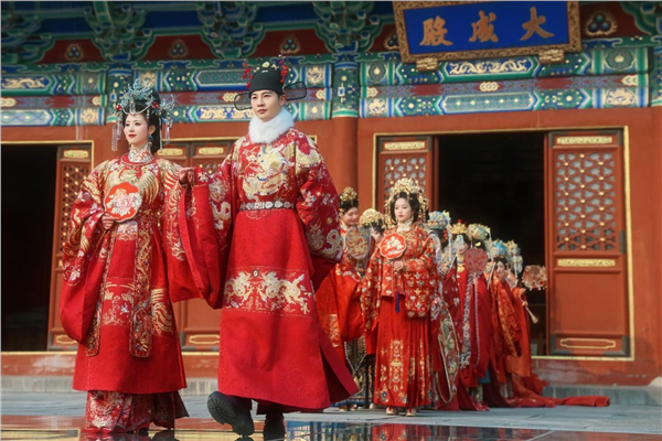 _IBK_图片2.png 古韵新生 ·华裳济南——12月30号 “汉玥阁”在大明湖畔与文庙前奏响汉服文化自信之音