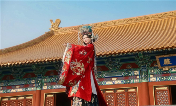 _IBK_图片3.png 古韵新生 ·华裳济南——12月30号 “汉玥阁”在大明湖畔与文庙前奏响汉服文化自信之音