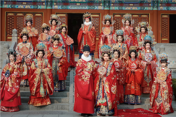 _IBK_图片1.png 古韵新生 ·华裳济南——12月30号 “汉玥阁”在大明湖畔与文庙前奏响汉服文化自信之音