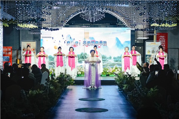 _IBK_1.jpg 中国国际新闻杂志社国际天缘禅舞艺术传播院携手安阳市企联举办“精忠报国”之“禅舞颂中华、再创新辉煌”迎新春晚会