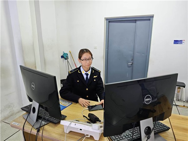 _IBK_1.jpg 郝家才俊青春在岗,认真实习温暖同行