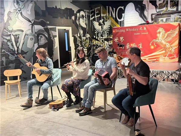 _IBK_19.jpg 中国国际新闻杂志社爱尔兰分社社长、IIAB爱尔兰分社社長、著名侨领陈秋梅的「全球春晚」传奇