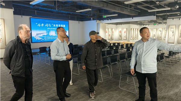 _IBK_6.jpg 上海戏剧学院教授光临禾花美术馆参观埙篪和鸣——王利、王林兄弟中国画巡展