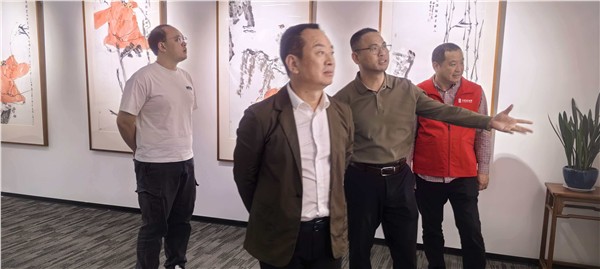 _IBK_3.jpg 上海戏剧学院教授光临禾花美术馆参观埙篪和鸣——王利、王林兄弟中国画巡展