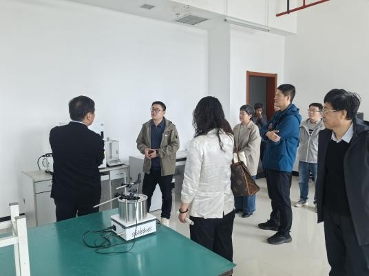 安阳市机械装备制造行业协会一行到安阳工学院调研交流