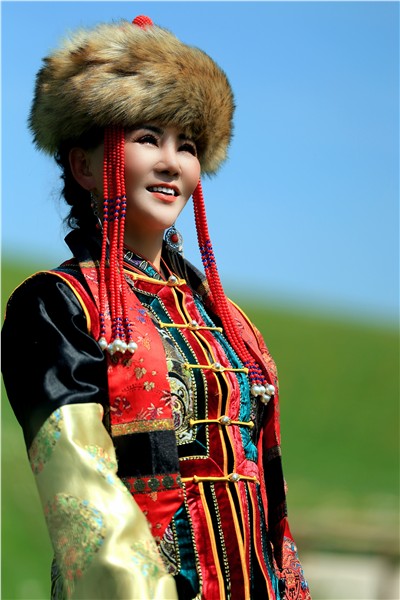 _IBK_2.jpg 华语歌手格格担任贵州南将酒业集团有限公司宣传形象大使