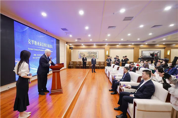 _IBK_图片1.png 丝路环行会客厅北京总部负责人刘艳英会见克罗地亚前总统伊沃·约西波维奇 敲定海外商务考察计划