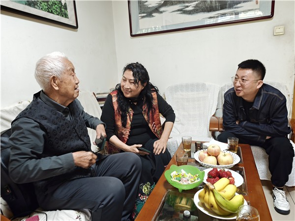 _IBK_1.jpg 薪火传艺,师恩绵长——高文清2026年5月4日拜望恩师何建国纪实