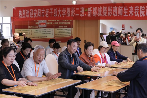 _IBK_2.jpg 镜头记桑榆 调研惠养老——安阳市老干部大学摄影班走进金秋养老院开展调研采风活动