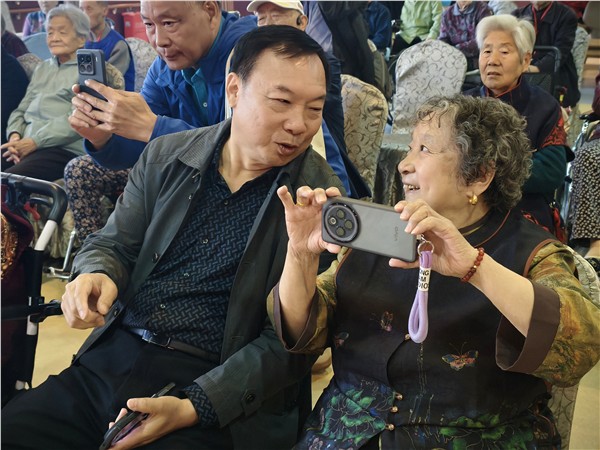 _IBK_11.jpg 镜头记桑榆 调研惠养老——安阳市老干部大学摄影班走进金秋养老院开展调研采风活动