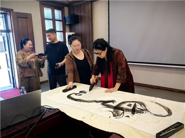 _IBK_1.jpg 文化赋能实业 笔墨共绘新篇——著名画家高文清莅临桓仁矿业开展文化交流