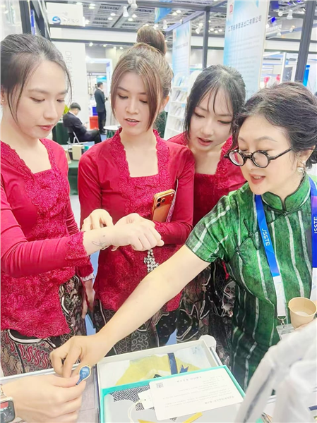 _IBK_图片2.png 一袭旗袍渡南洋,江海风韵在吉隆坡——记南通市旗袍文化研究会亮相2026江苏国际服务贸易展览会