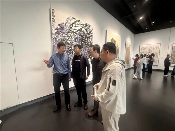 _IBK_8.jpg 禹舜美术馆落成20周年主题活动——“八荒通神”第八届哈尔滨美术双年展(中国画)盛大启幕