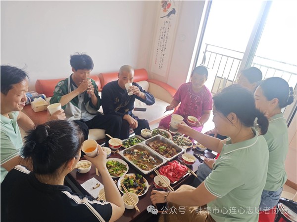 _IBK_1.jpg “焕新家园爱心午餐”暖心相伴,为爱加餐——蚌埠市心连心志愿者协会走进佳源东方都市公租房