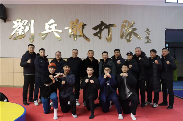 _IBK_4.png 中国国际新闻杂志社等媒体指导单位的“精忠报国杯”国际散打赛事专家领导齐聚古都西安共商发展大计