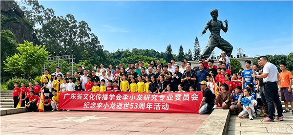 _IBK_微信图片_2026-07-22_221814_915.png 广东顺德李小龙乐园举办纪念李小龙逝世53周年主题活动,香港资深动作演员刘永出席活动,中国国际新闻杂志社影视传播院副院长梅志勇宣告启动影视大片