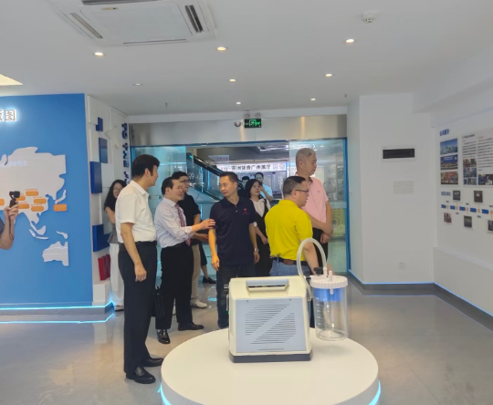 _IBK_图片1.png 笔墨传情促发展 湖南韶山红色文化研究会毛坚平会长莅临广州国览医疗器械城考察调研